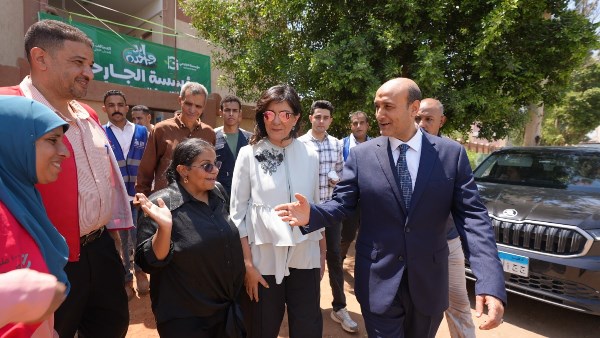 قافلة إيد واحدة بأسيوط.. تقديم حزمة متكاملة من الخدمات للأسر الأولى بالرعاية