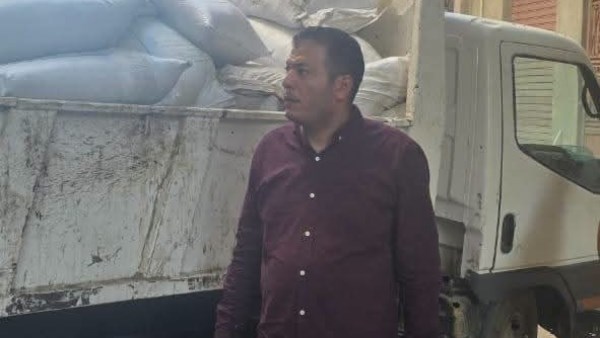 محافظ أسيوط: ضبط 6 أطنان سكر و50 كرتونة زيت غير صالحة للاستهلاك وتشميع المكان بديروط