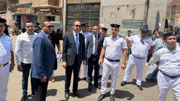 مدير أمن سوهاج يقود حملة مرافق موسعة تُعيد الانضباط لمنطقة العارف بالله