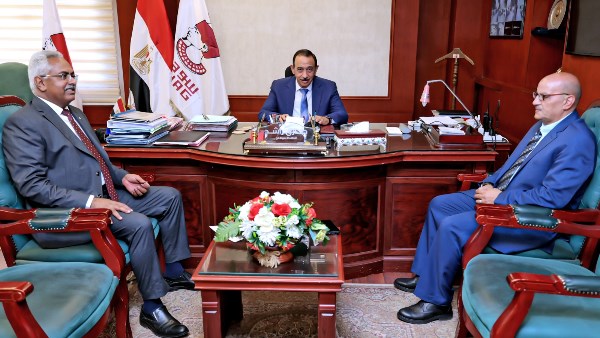 محافظ سوهاج يستقبل وكيل وزارة التربية والتعليم الجديد
