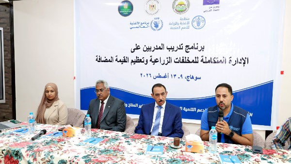 محافظ سوهاج يفتتح معرض الشركات الناشئة في إدارة وتحويل المخلفات الزراعية