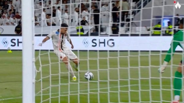 تريزيجيه يسجل .. تعادل مثير بين الرياض والشباب 3-3 في دوري روشن