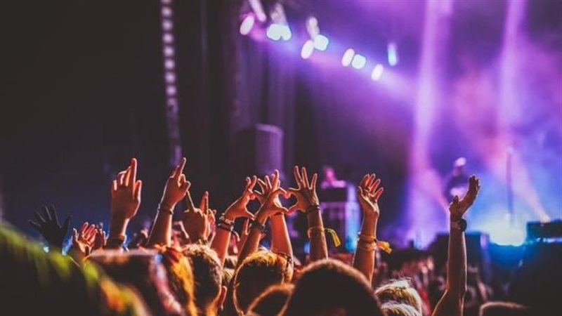 ربع مليون جنيه في الساعة، حفلات الساحل تشعل أزمة بين المتعهدين والمطربين الشعبيين