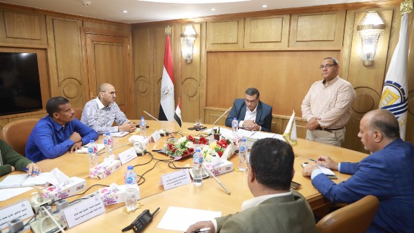 محافظ قنا يوجه بتسريع معدلات تنفيذ مشروعات الخطة الاستثمارية