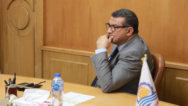 محافظ قنا يبحث إنشاء سوق حضارى للقضاء على العشوائية بدشنا