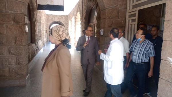 خلال جولة بالحميات.. مدير صحة قنا يوجه بالإستغلال الأمثل للإمكانات والطاقة الإستيعابية