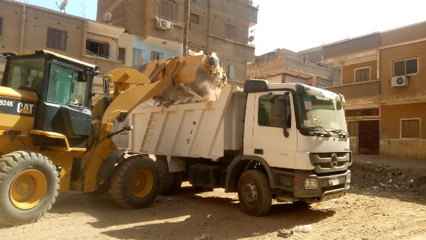 لتعزيز المظهر الحضاري..رفع 82 طن مخلفات بحملات نظافة مكثفة بقنا