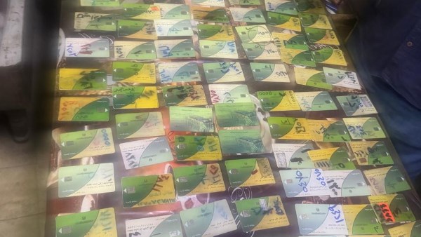 ضبط 141 بطاقة تموينية و30 جوال دقيق مدعم قبل بيعها بالسوق السوداء بقنا