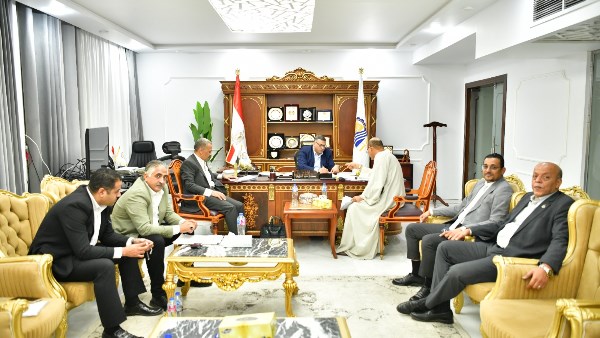 محافظ قنا يبحث مع أعضاء مجلسي النواب والشيوخ دعم جهود التنمية وخدمة المواطنين