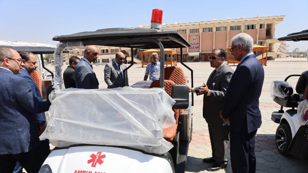 لخدمة الحالات الطارئة.. جامعة قنا تدعم منظومتها بسيارتي إسعاف جولف مجهزتين