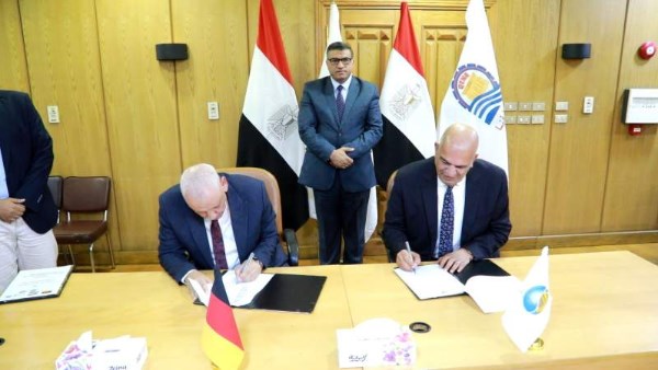 إنشاء محطة رفع وخط طرد قرى أبنود والكلاحين بقنا