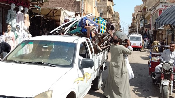 حملات مكثفة بمدينة إسنا لرفع مستوى النظافة وإزالة التعديات والإشغالات