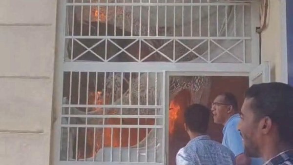 إخلاء موظفي هيئة الرعاية الصحية بالأقصر بعد نشوب حريق بأحد أجهزة التكييف