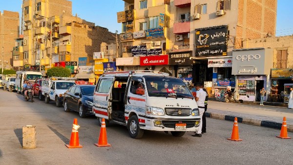 حملات أمنية ومرورية مكثفة في إسنا لفرض الانضباط وملاحقة المخالفين بالأقصر