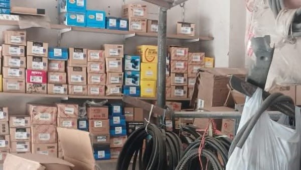 ضبط 500 قطعة بسكويت منتهية الصلاحية داخل محل غير مرخص جنوب الأقصر