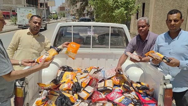 قبل إعادة تدويرها.. ضبط ربع طن أغذية منتهية الصلاحية داخل ثلاجة بالأقصر