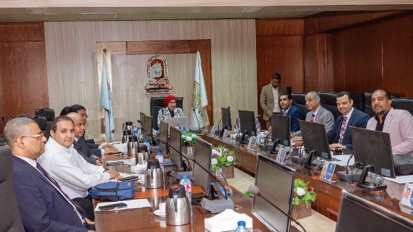 جامعة الأقصر تقر منحًا للطلاب الوافدين وتستعد لإطلاق قمة دولية للأمن السيبراني