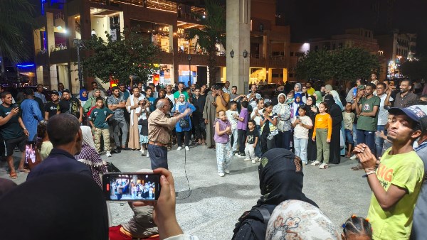 برعاية محافظ أسوان.. “شارع الفن” يواصل فعالياته بميدان المحطة بعروض غنائية وإبداعية