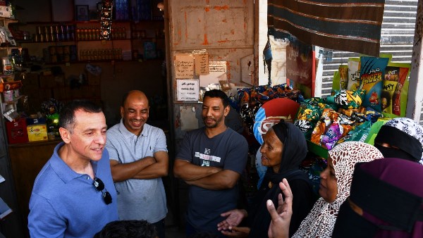 محافظ أسوان يستمع لمطالب أهالى خور عواضة