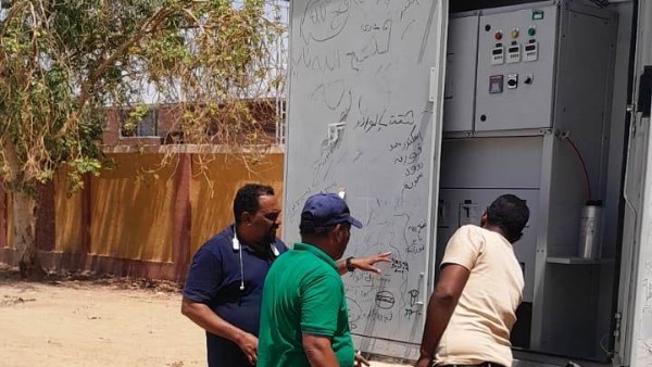 محافظ أسوان يتابع جهود الوحدة المحلية بنصر النوبة لتنفيذ أعمال صيانة ورفع كفاءة الإنارة العامة