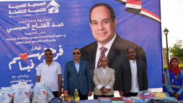 نائب محافظ أسوان يتفقد قوافل فرحتهم بالدنيا للجمعية المصرية للتنمية المتكاملة لدعم الأسر الأولى بالرعاية بمواد تموينية