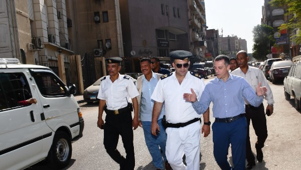 جولة ميدانية.. محافظ أسوان يتابع الانضباط بشارع كسر الحجر ودراسة حلول السيولة المرورية