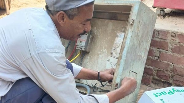 رفع كفاءة الخدمات وتحسين مستوى النظافة والإنارة بمركز كوم أمبو شمال أسوان