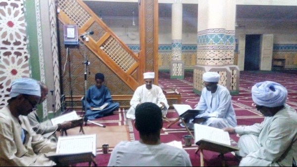 مديرية أوقاف أسوان تواصل تنفيذ حلقات تحفيظ القرآن في “مقارئ الجمهور “