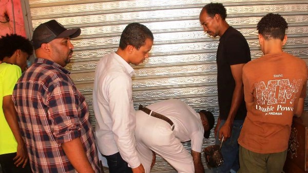 فى أسوان: غلق وتشميع عدد من المحلات والمطاعم المخالفة