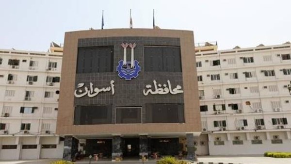 محافظ أسوان يحيل حادث سقوط عمود إنارة مائل ومصرع شاب بشارع السلطان أبو العلا إلى النيابة