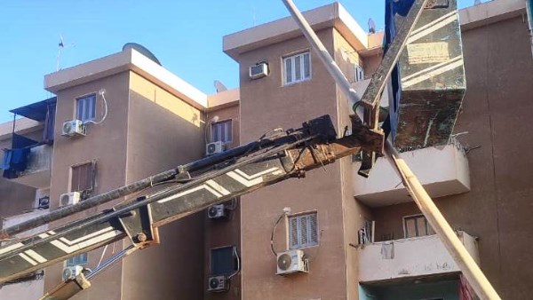 محافظ أسوان يوجه بمراجعة أعمدة الإنارة الآيلة للسقوط وسرعة التعامل مع الأكثر خطورة