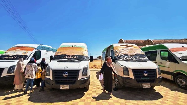 في أسوان.. قافلة طبية شاملة لأهالى قرى كلابشة الجديدة وبشاير الخير لتقديم الخدمات العلاجية بالمجان
