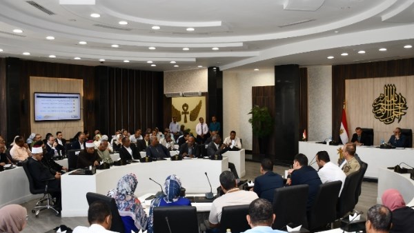 محافظ أسوان يشدد على إنهاء ملف تقنين أراضي الدولة بنسبة 100% بنهاية الشهر الحالى