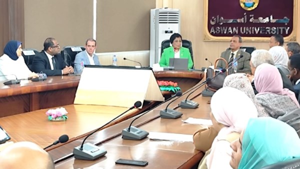 جامعة أسوان ووزارة الصحة تبحثان توحيد الجهود لدعم القضية السكانية وتنمية الأسرة المصرية