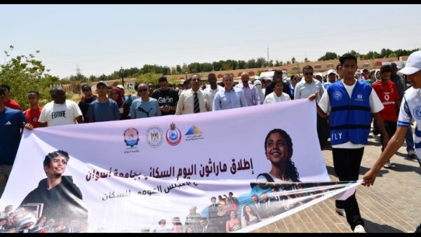 اليوم السكاني بجامعة أسوان.. المحافظ يطلق ماراثون مشى بمشاركة 500 شاب وفتاة