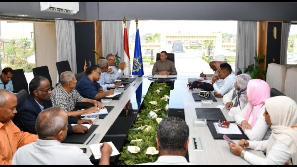 محافظ أسوان : نعمل بخطط مدروسة لاقتحام التحديات وتحسين جودة الحياة للمواطن