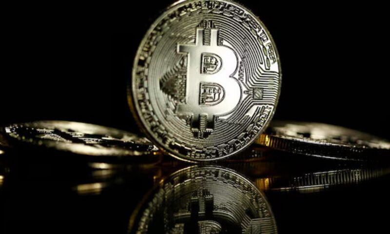 “ستراتيجي” تواصل بيع البيتكوين والأسهم لتعزيز السيولة وهيكلة التمويل