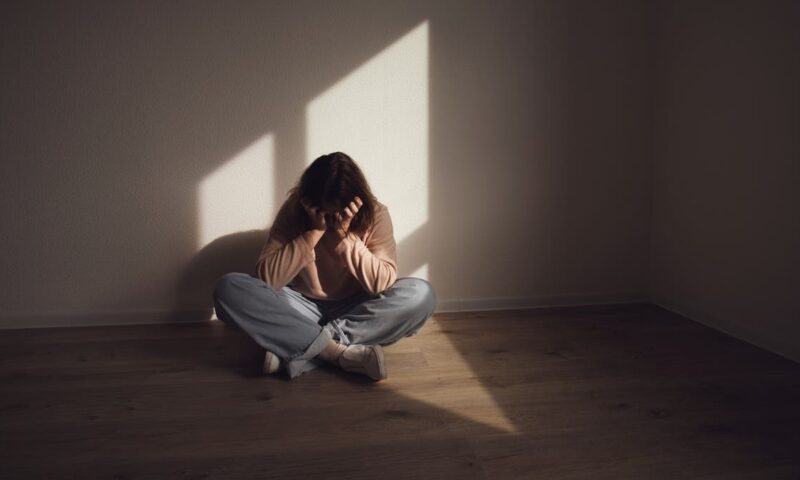 الانهيار النفسي لا يحدث فجأة.. 5 إشارات تحذيرية مبكرة