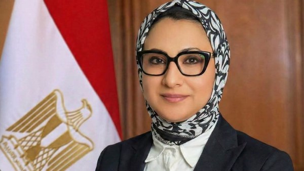 محافظ الوادي الجديد تبحث تطوير مهبط طائرات الفرافرة لخدمة الاستثمار