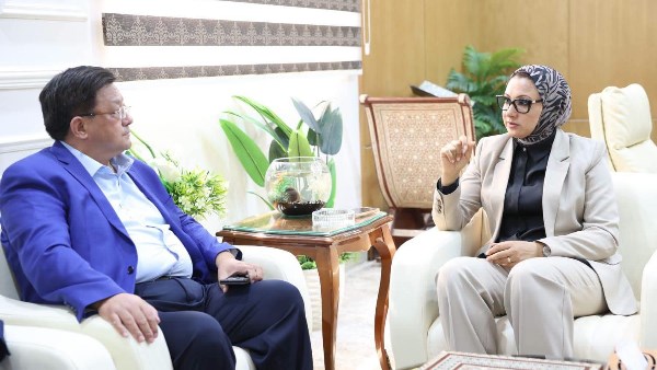 لبحث التعاون في مجال الاستثمار الزراعي  محافظ الوادي الجديد تلتقي وفدًا من المستثمرين الصينيين