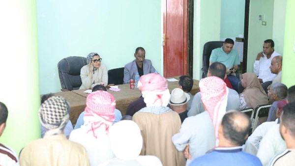 محافظ الوادي الجديد تبحث مطالب أهالي درب الأربعين (3) وتوجه بحلول عاجلة لدعم المزارعين
