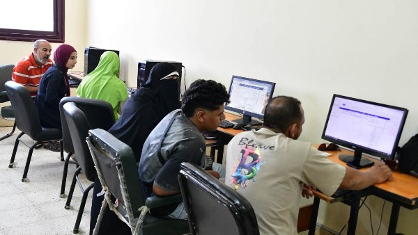 جامعة الوادي الجديد تواصل تقديم خدمات التنسيق الإلكتروني لطلاب الثانوية العامة مع انطلاق المرحلة الأولى