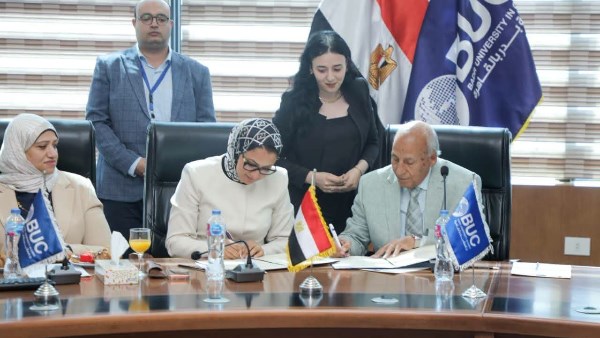 محافظ الوادي الجديد توقّع التعاقد على إنشاء مدرسة تمريض تطبيقية خاصة بالخارجة