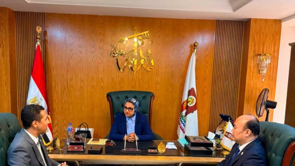 أخبار الوادي الجديد: بحث شراكة صينية في مشروعات الطاقة المتجددة.. والاستعداد لافتتاح أكبر مستشفى حكومي بالمحافظة.. وحزمة توجيهات لاستقبال العام الدراسي الجديد