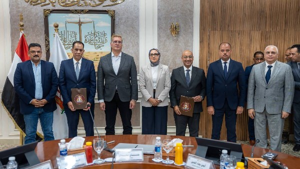 موجز أخبار الوادي الجديد.. المحافظ تلتقي وزير البترول وإنشاء مدرسة فوسفات مصر للتكنولوجيا