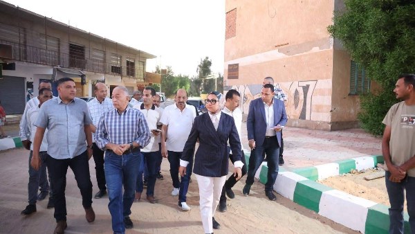 محافظ الوادي الجديد تبحث تخصيص مقر للنيابة الإدارية بالداخلة