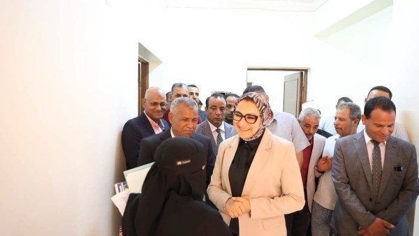 محافظ الوادي الجديد تتابع تجهيزات مكتب توثيق بلاط النموذجي