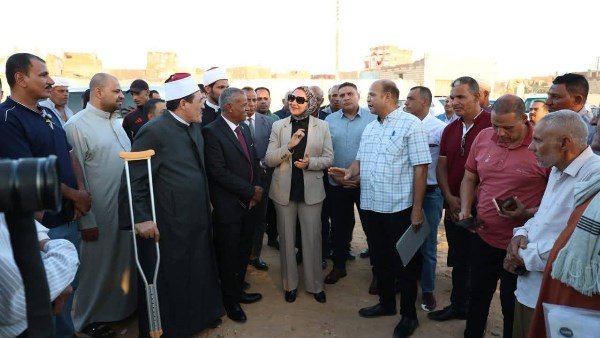 محافظ الوادي الجديد تتفقد استئناف أعمال إحلال وتجديد المسجد الكبير بالبشندي