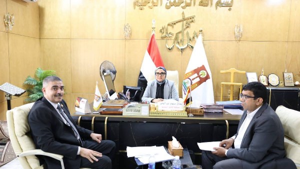 محافظ الوادي الجديد تبحث مطالب المواطنين وتحسين مستوى الخدمات المقدمة