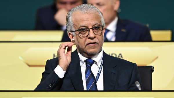 رئيس الاتحاد الآسيوي يرحب بقرار الفيفا التراجع عن خططه
